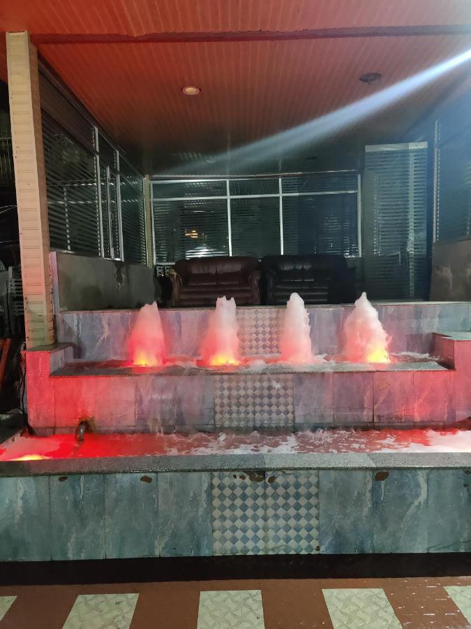 Pahalgām Hotel Outlook מראה חיצוני תמונה