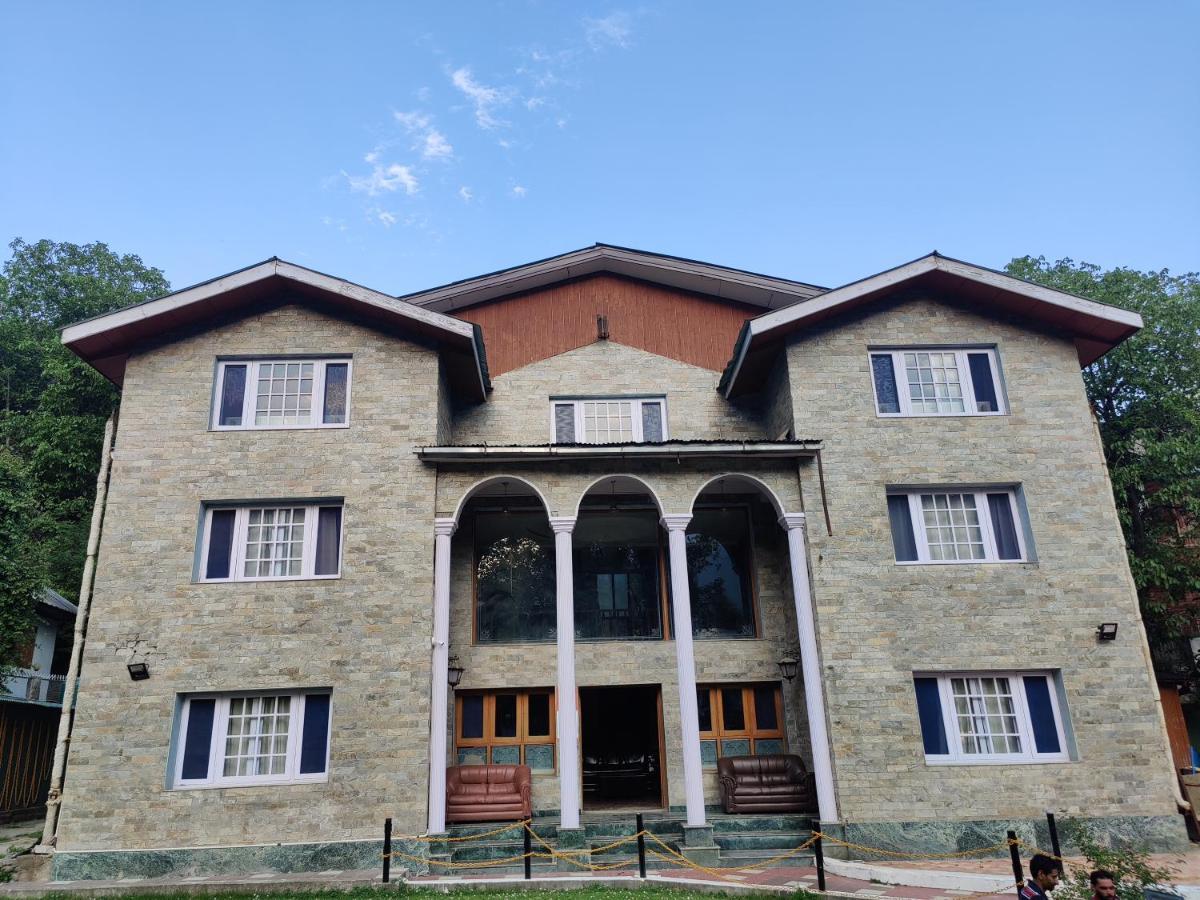 Pahalgām Hotel Outlook מראה חיצוני תמונה