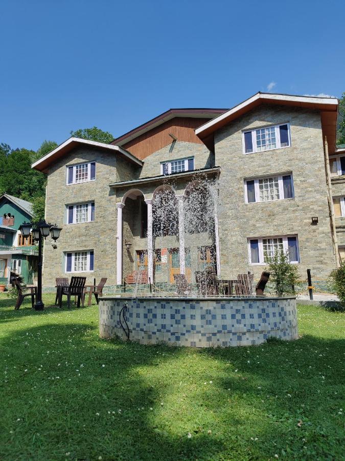 Pahalgām Hotel Outlook מראה חיצוני תמונה