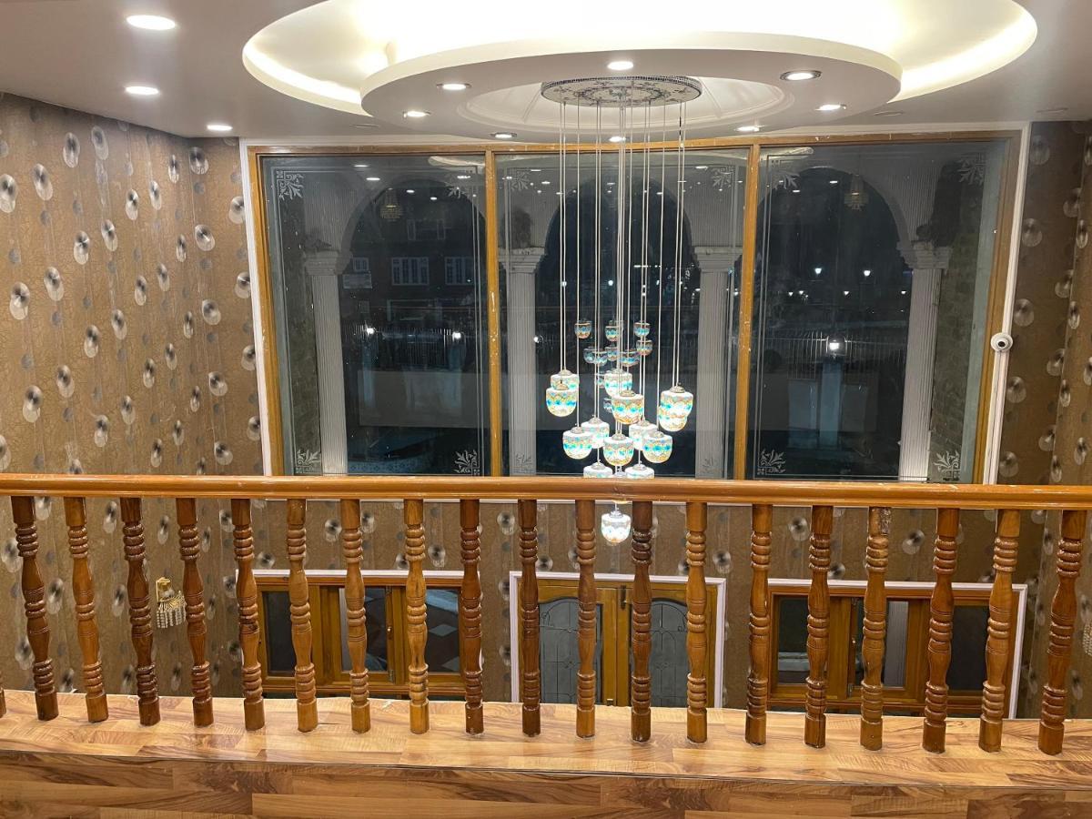 Pahalgām Hotel Outlook מראה חיצוני תמונה