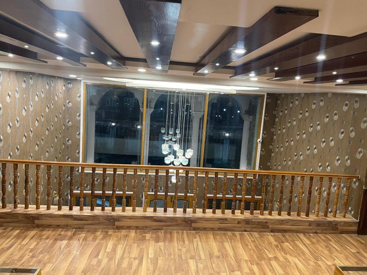 Pahalgām Hotel Outlook מראה חיצוני תמונה