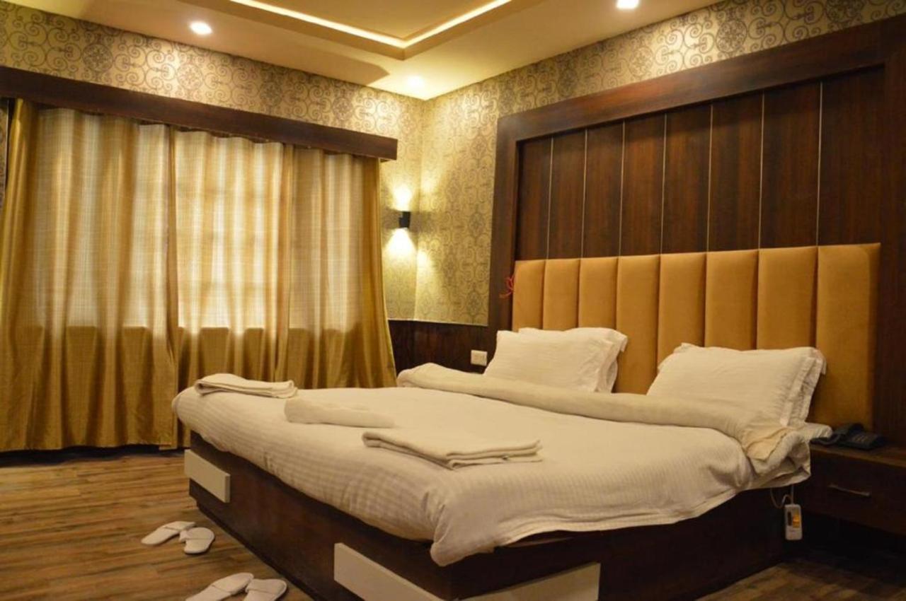 Pahalgām Hotel Outlook מראה חיצוני תמונה