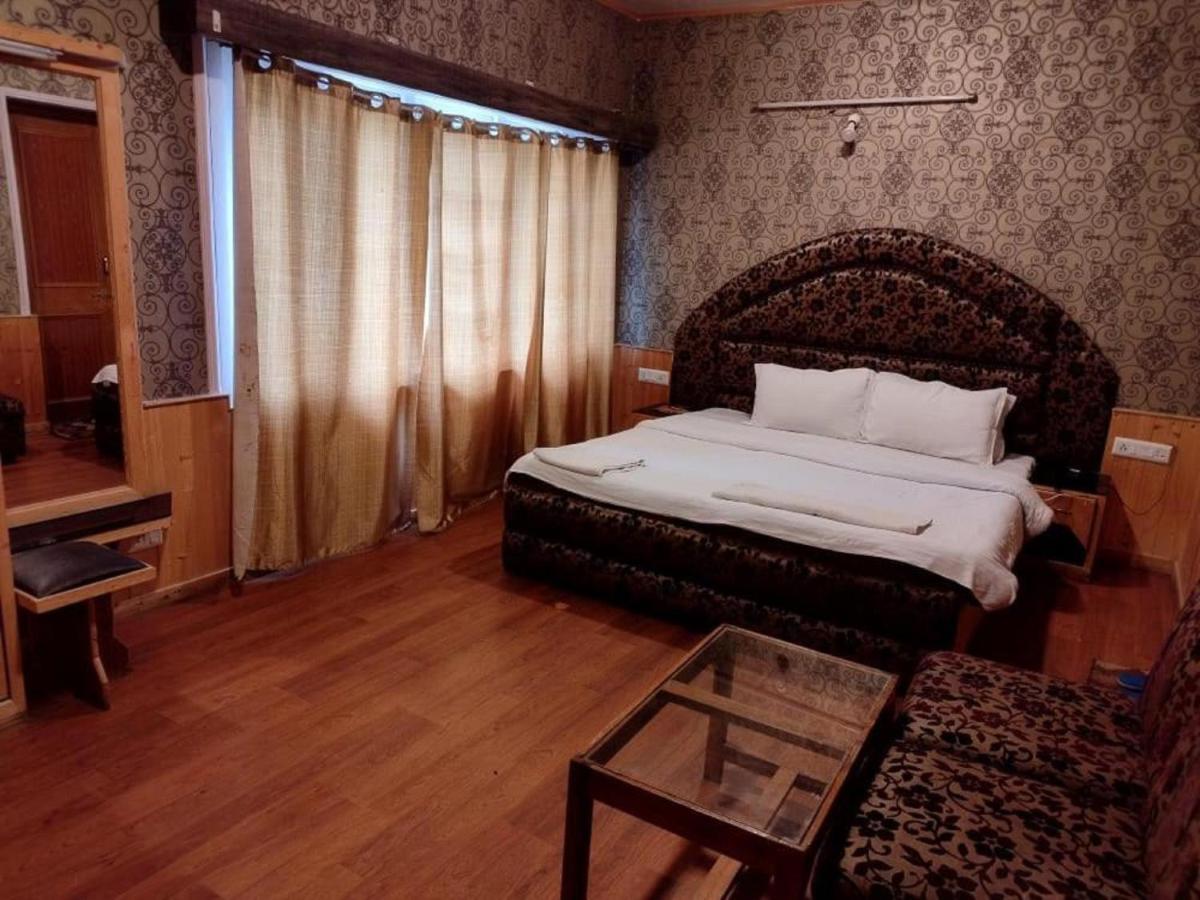 Pahalgām Hotel Outlook מראה חיצוני תמונה