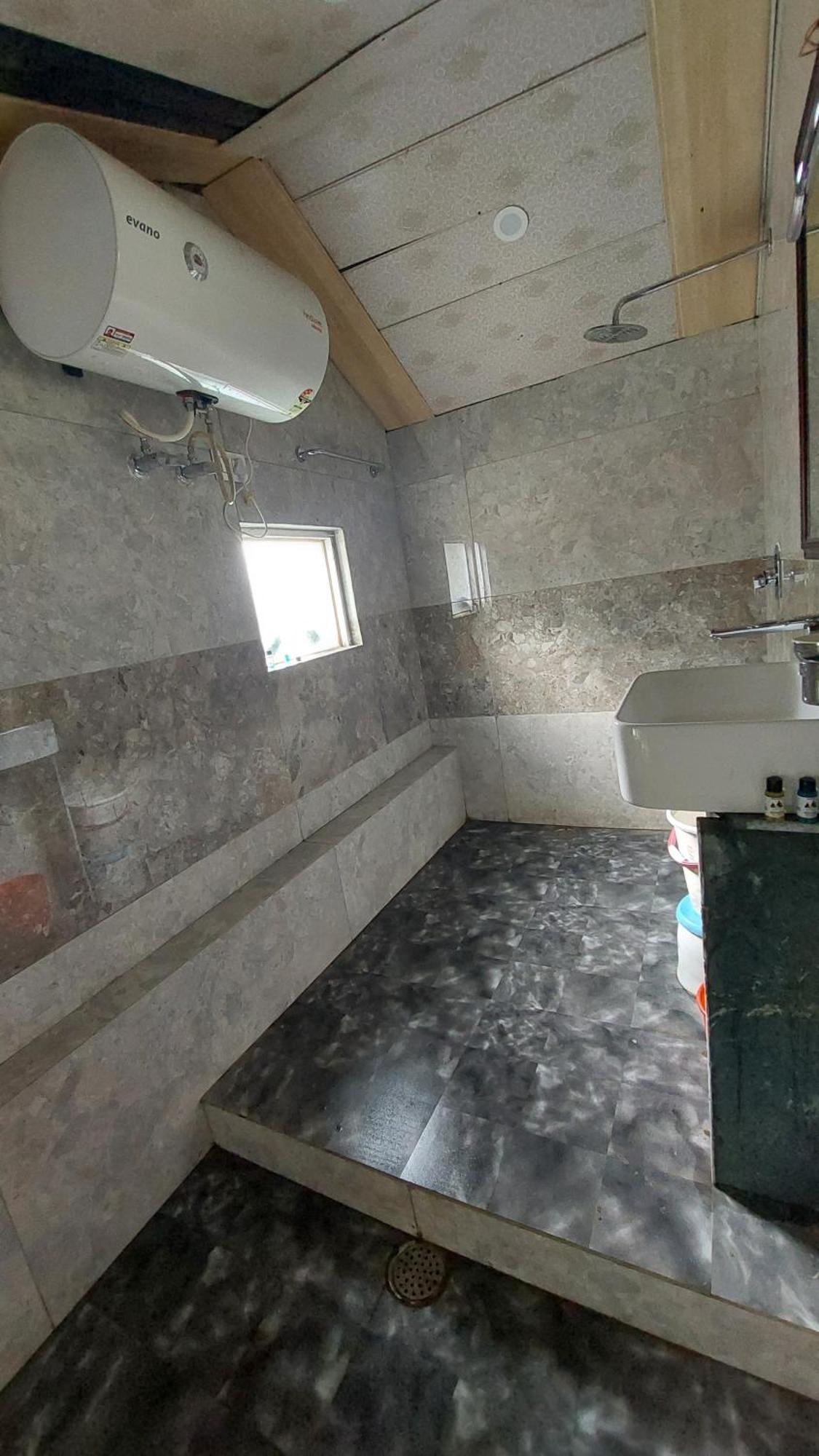 Pahalgām Hotel Outlook מראה חיצוני תמונה