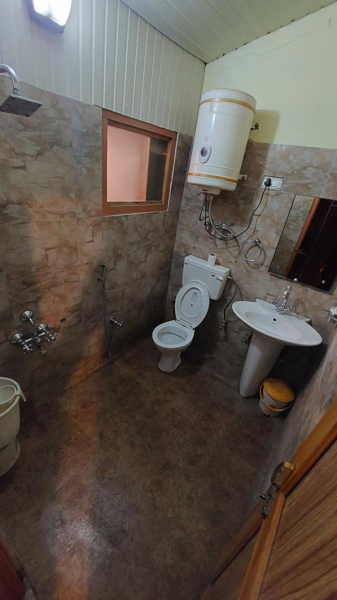 Pahalgām Hotel Outlook מראה חיצוני תמונה