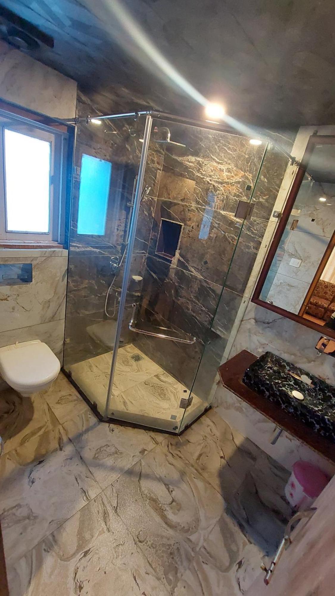Pahalgām Hotel Outlook מראה חיצוני תמונה